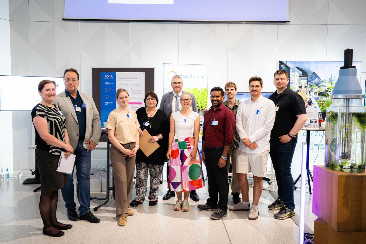 Vertreter:innen der Agrarsysteme der Zukunft, von food4future und des Projektträgers Jülich (PtJ) beim FONA-Forum 2026 im Futurium Berlin ( © J. Duderstädt, IGZ)