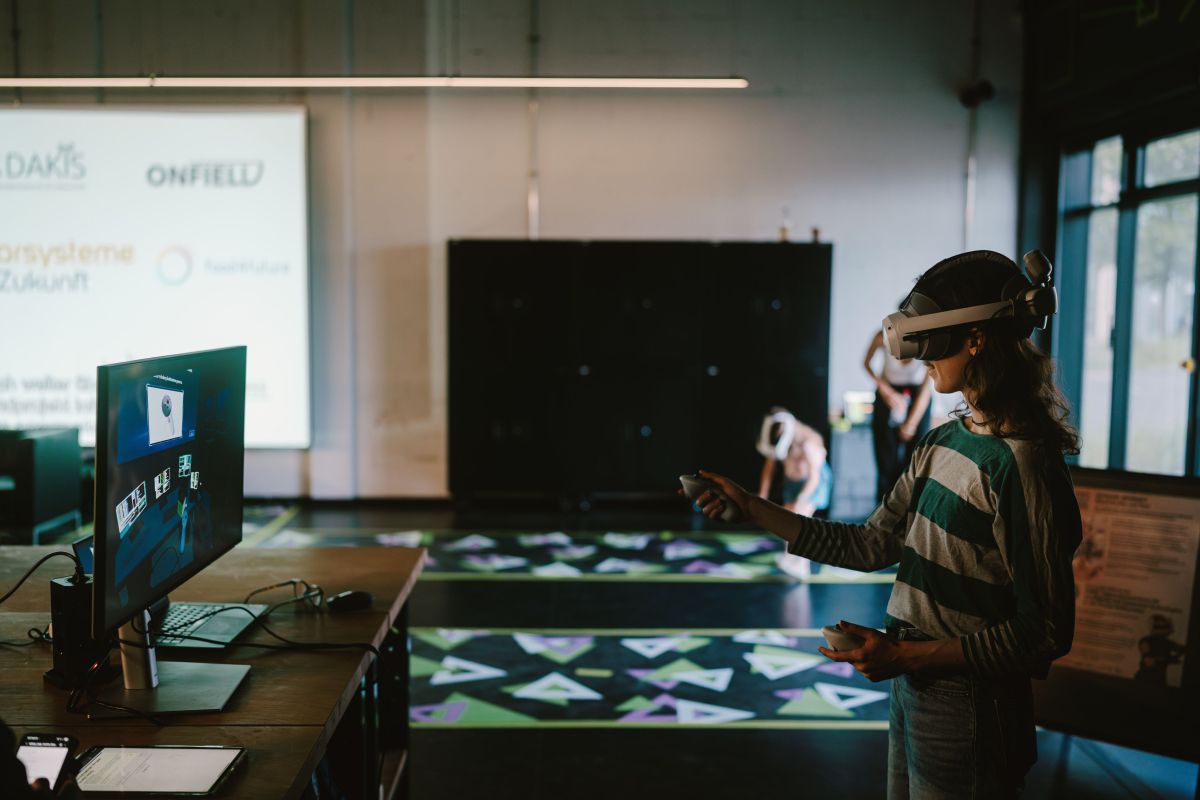 Interaktive Anwendungen zeigten Besucher:innen auf dem Campus Wilhelminenhof, wie digitale Technologien Forschung rund um nachhaltige Ernährungssysteme sichtbar und erlebbar machen (© HTW Berlin)